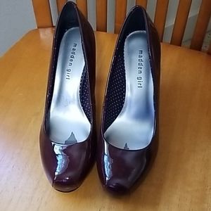 Burgundy patent leather Madden girl pumps size 8